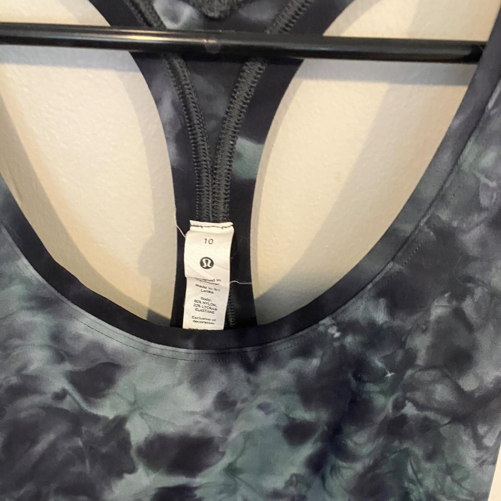 ✨ Lululemon "Diamond Dye" Racerback Nulu Short Tank ✨ - Picture 3 of 3